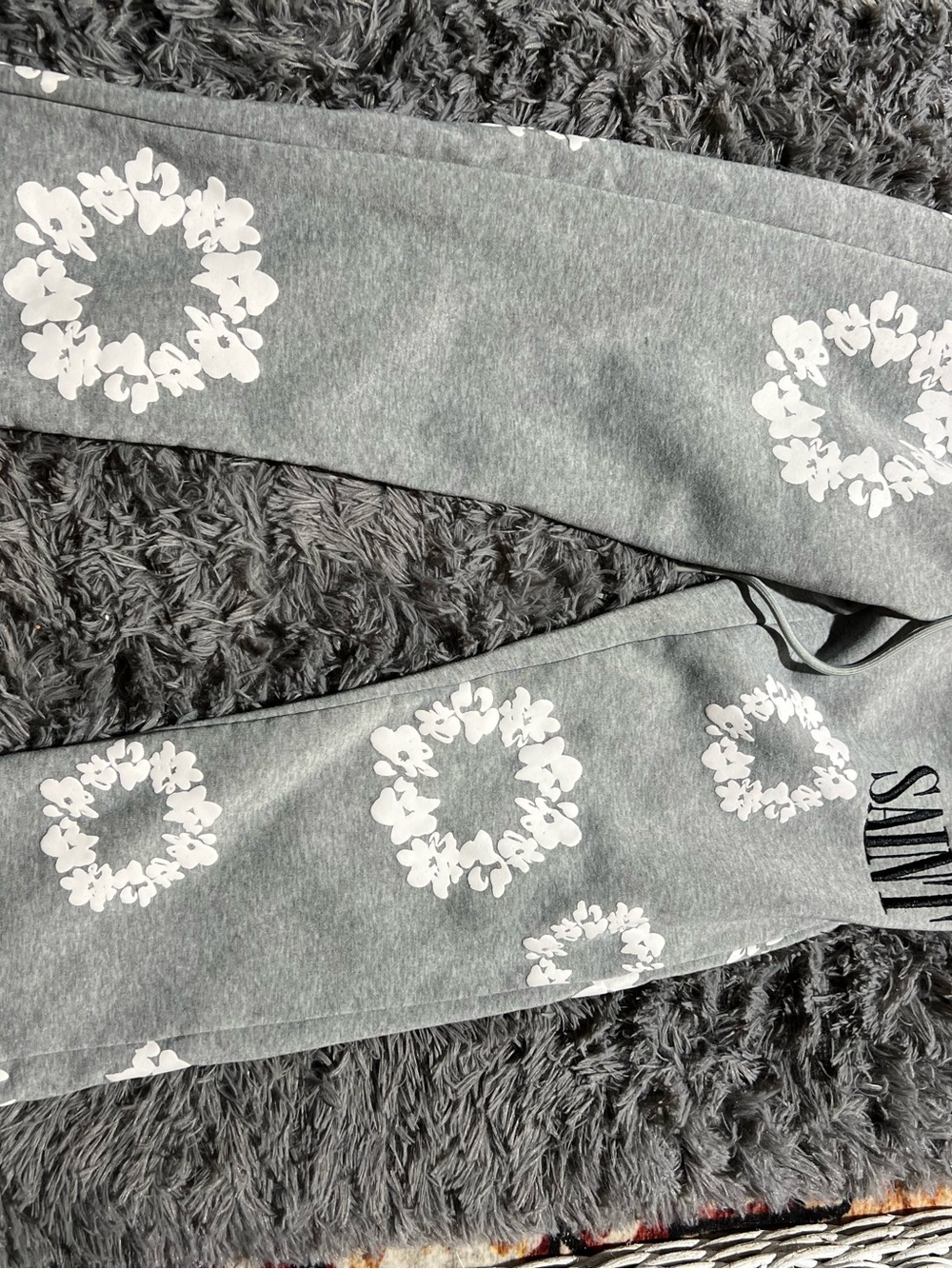 Gray Sweatpants with White Floral Wreath Prints by RGSTR